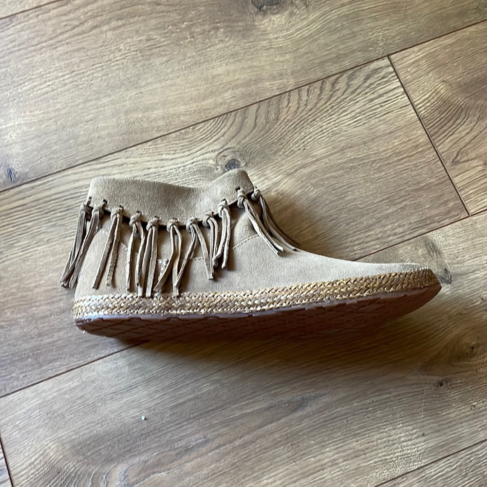 Ugg Fringed moccasins 7.5 never worn